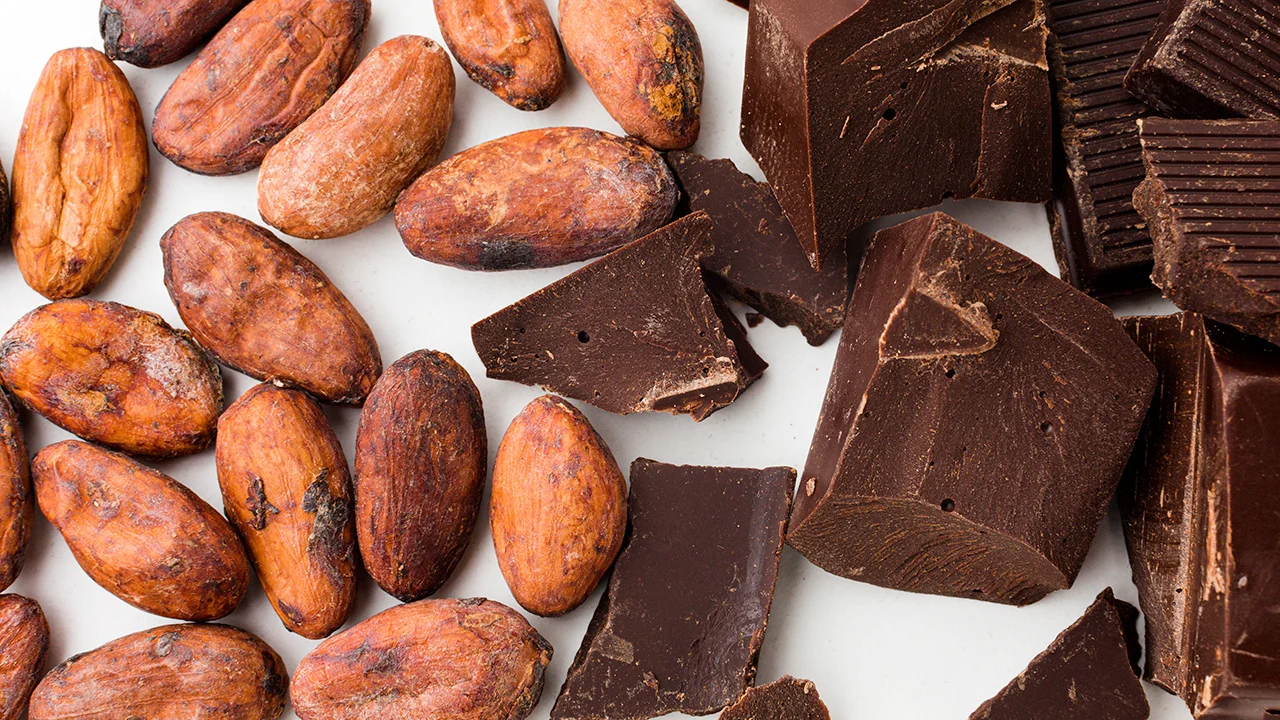 На товарных биржах зафиксировали существенное падение цен на какао-бобы