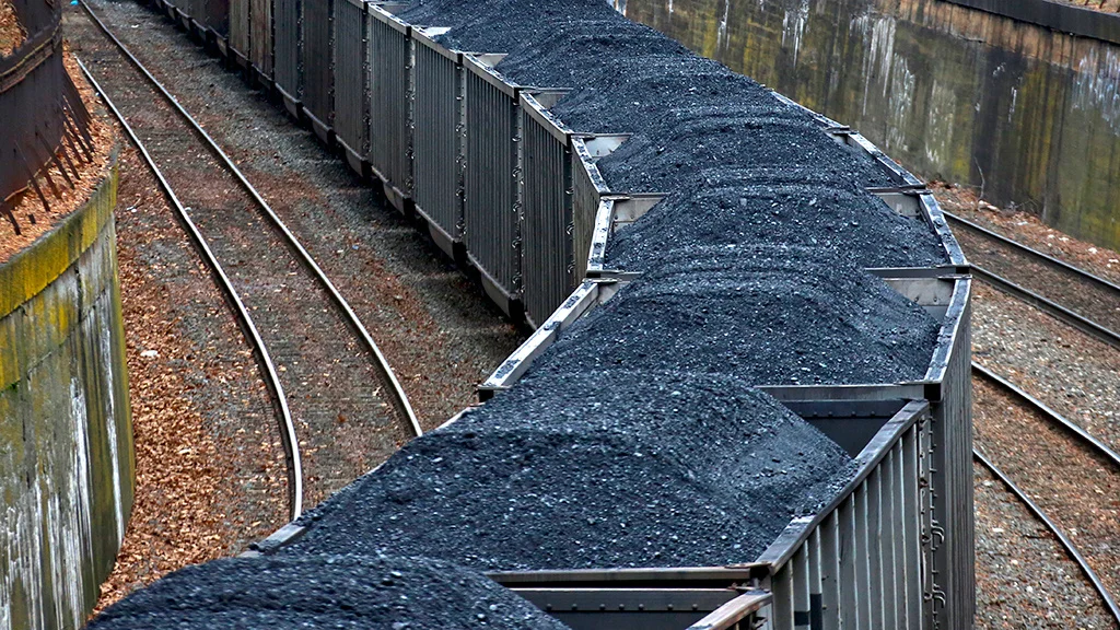 Растущий экспорт угля может привести к перебоям поставок топлива на АЗС